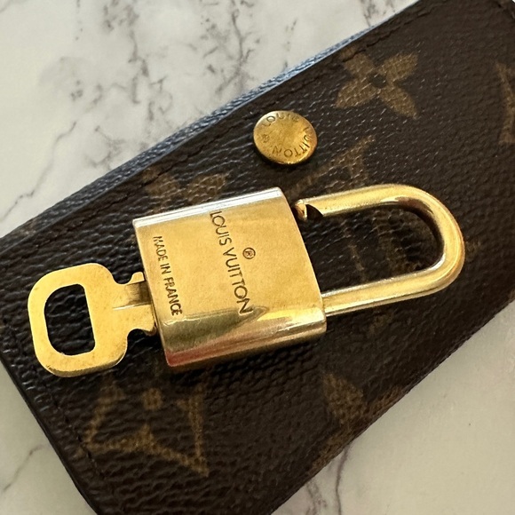 Louis Vuitton lock with key 316 - Picture 2 of 2